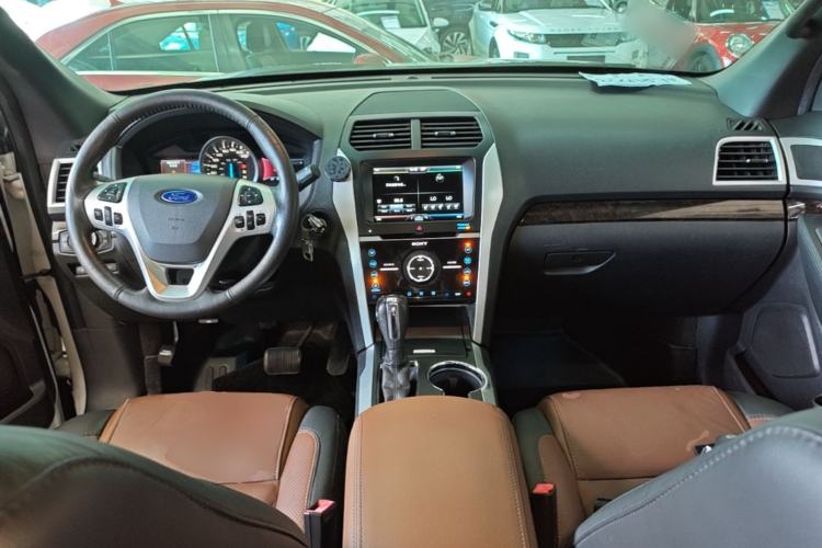 Used Ford Explorer 2013 3.5L Deluxe Model Center Console