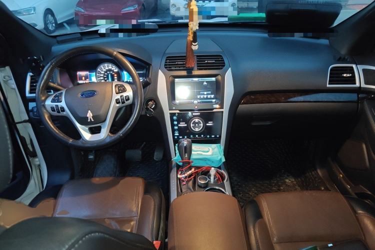 Used Ford Explorer 2013 3.5L Deluxe Model Center Console