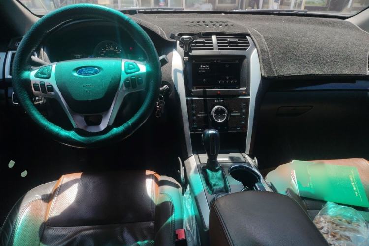 Used Ford Explorer 2013 3.5L Deluxe Model Center Console