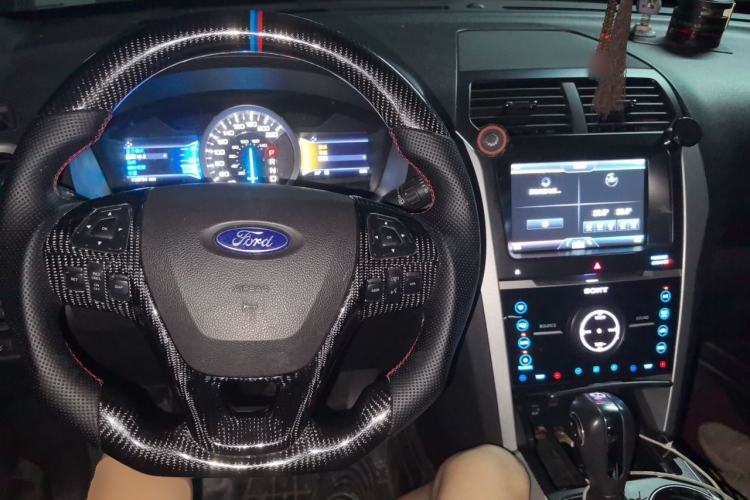Used Ford Explorer 2013 3.5L Deluxe Model Center Console