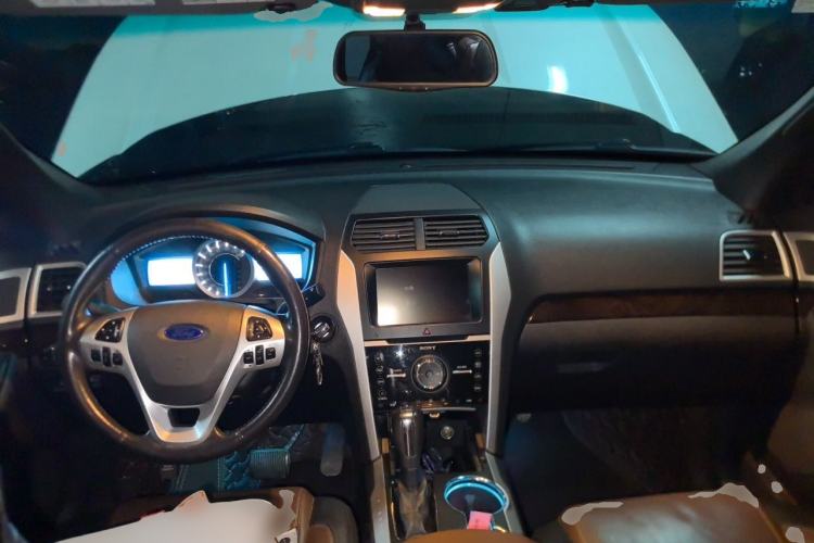 Used Ford Explorer 2013 3.5L Deluxe Model Center Console