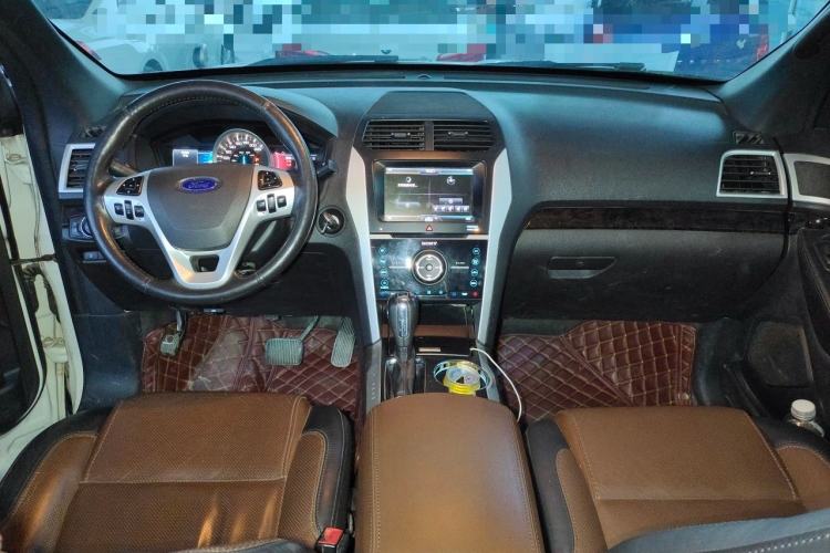 Used Ford Explorer 2013 3.5L Deluxe Model Center Console