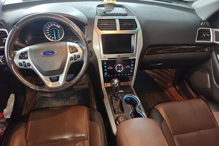 Used Ford Explorer 2013 3.5L Deluxe Model Center Console