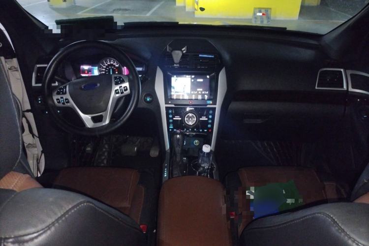 Used Ford Explorer 2013 3.5L Deluxe Model Center Console
