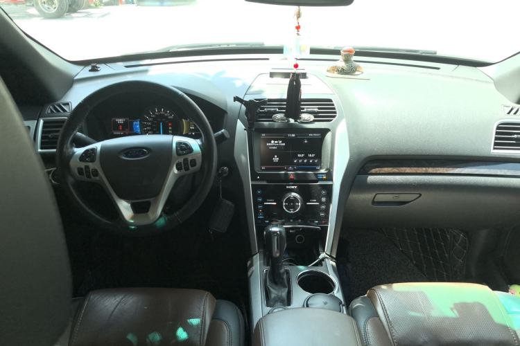 Used Ford Explorer 2013 3.5L Deluxe Model Center Console