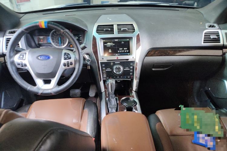 Used Ford Explorer 2013 3.5L Deluxe Model Center Console