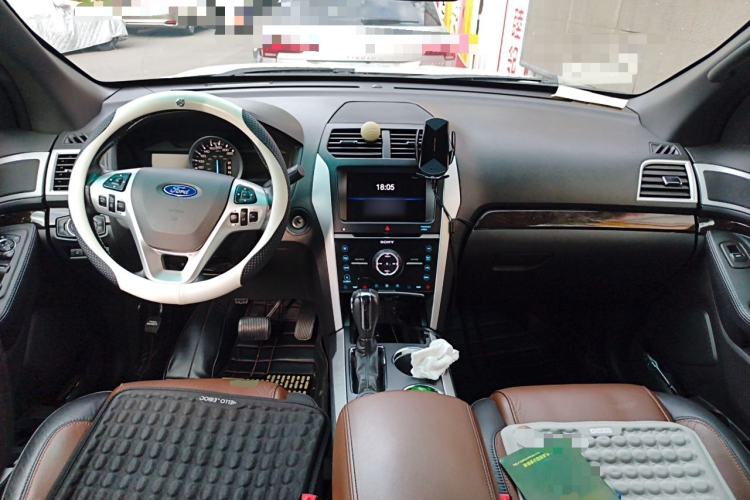 Used Ford Explorer 2013 3.5L Deluxe Model Center Console