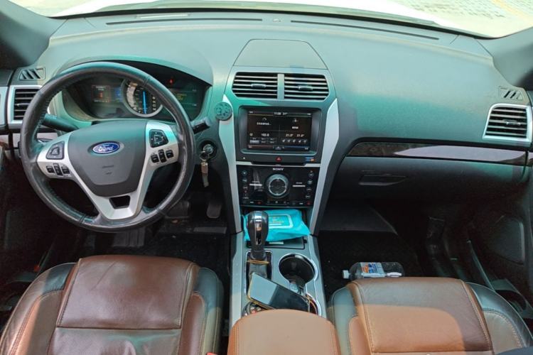 Used Ford Explorer 2013 3.5L Deluxe Model Center Console