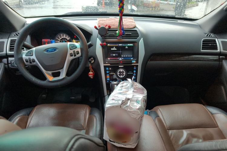 Used Ford Explorer 2013 3.5L Deluxe Model Center Console