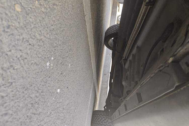 Used Ford Explorer 2013 3.5L Deluxe Model Chassis Front Left