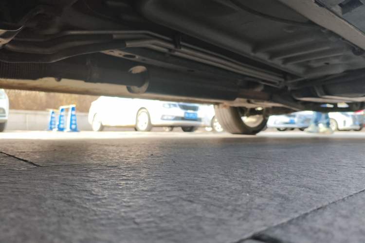 Used Ford Explorer 2013 3.5L Deluxe Model Chassis Front Left