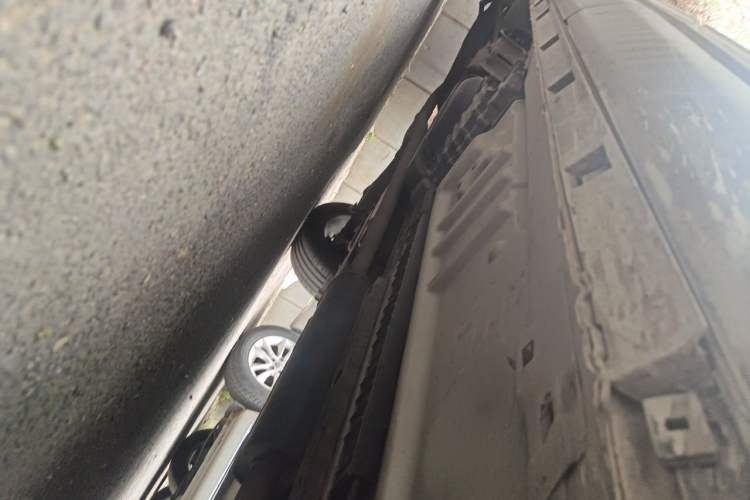 Used Ford Explorer 2013 3.5L Deluxe Model Chassis Front Right