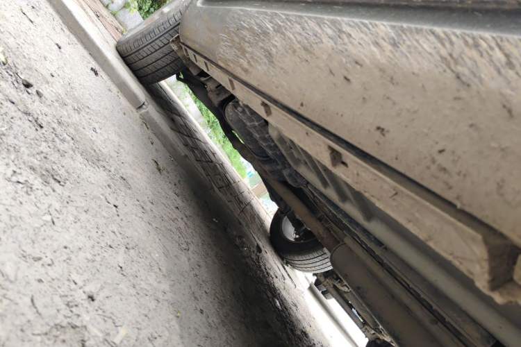 Used Ford Explorer 2013 3.5L Deluxe Model Chassis Front Right
