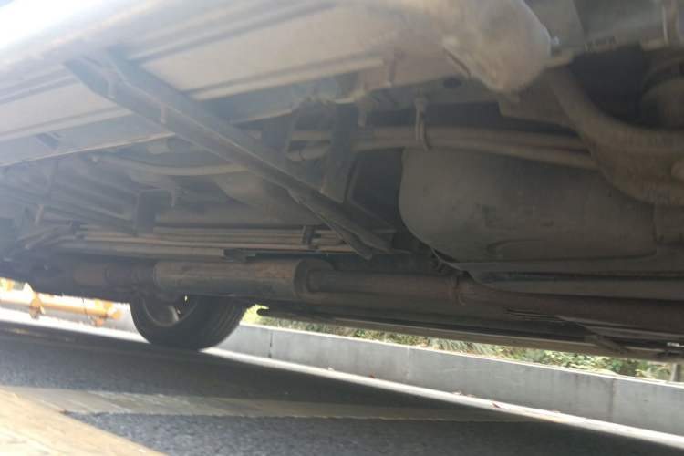 Used Ford Explorer 2013 3.5L Deluxe Model Chassis Rear Left