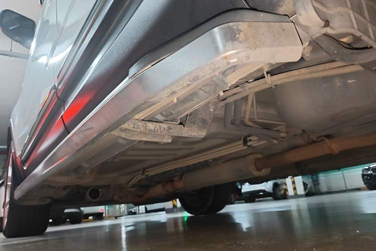 Used Ford Explorer 2013 3.5L Deluxe Model Chassis Rear Left