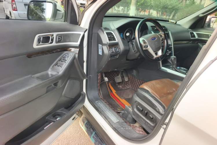 Used Ford Explorer 2013 3.5L Deluxe Model Driver Seat