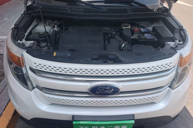 Used Ford Explorer 2013 3.5L Deluxe Model Engine Bay