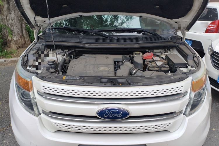 Used Ford Explorer 2013 3.5L Deluxe Model Engine Bay
