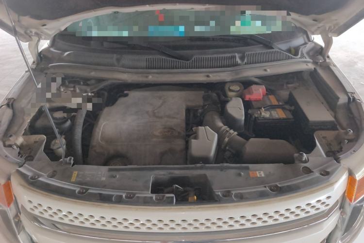 Used Ford Explorer 2013 3.5L Deluxe Model Engine Bay