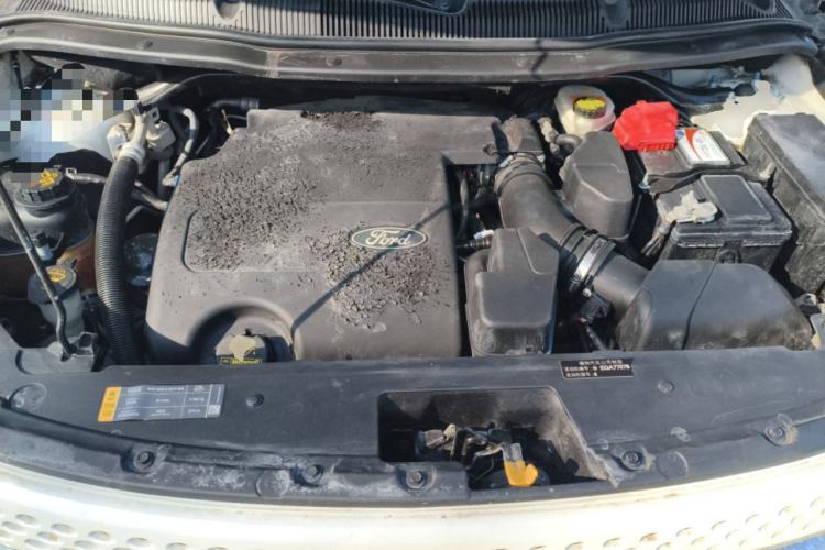 Used Ford Explorer 2013 3.5L Deluxe Model Engine Bay