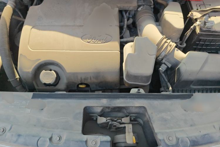 Used Ford Explorer 2013 3.5L Deluxe Model Engine Bay