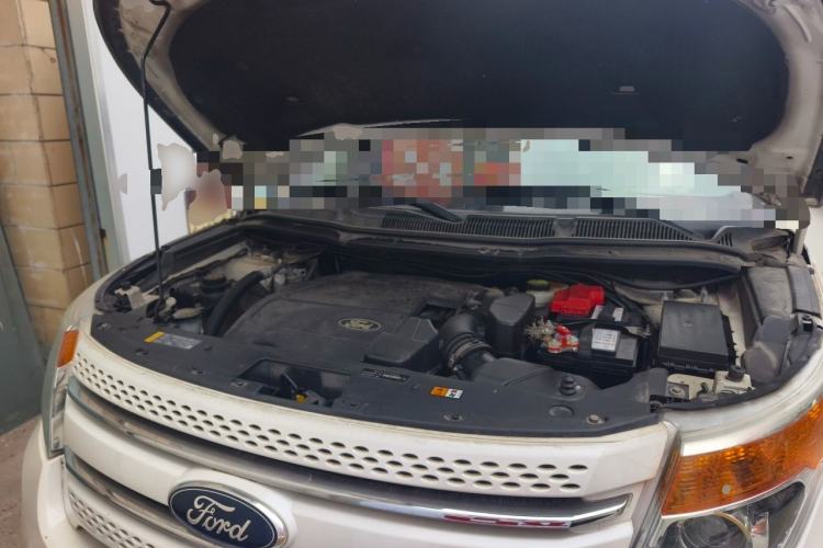 Used Ford Explorer 2013 3.5L Deluxe Model Engine Bay