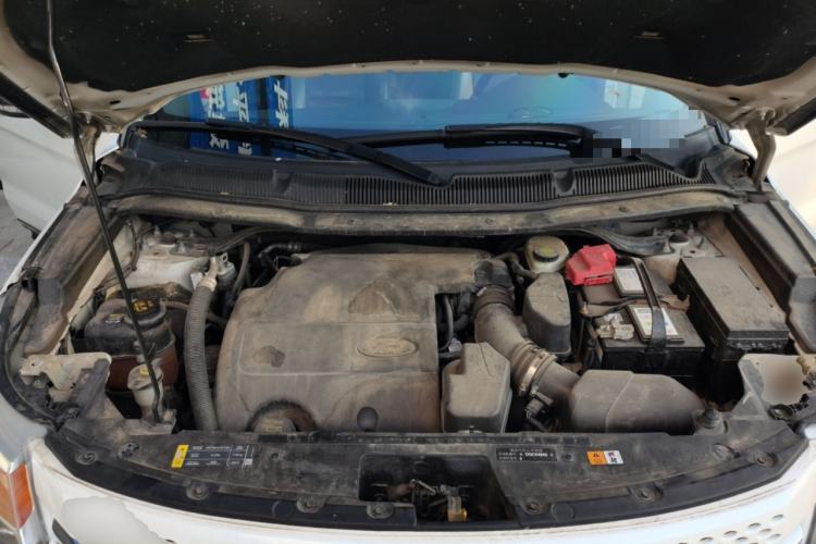 Used Ford Explorer 2013 3.5L Deluxe Model Engine Bay