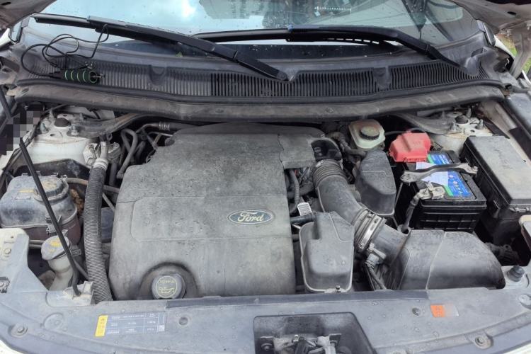 Used Ford Explorer 2013 3.5L Deluxe Model Engine Bay