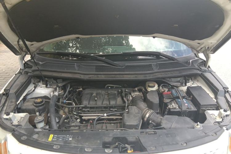 Used Ford Explorer 2013 3.5L Deluxe Model Engine Bay