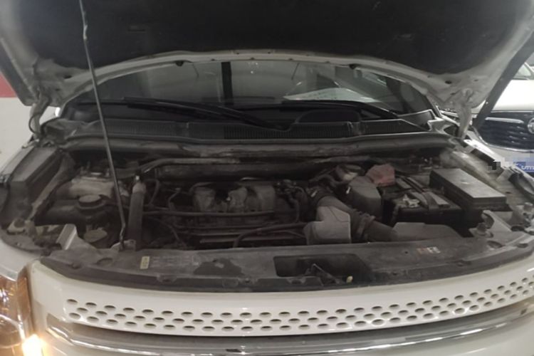 Used Ford Explorer 2013 3.5L Deluxe Model Engine Bay