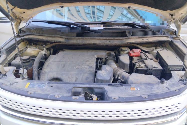 Used Ford Explorer 2013 3.5L Deluxe Model Engine Bay