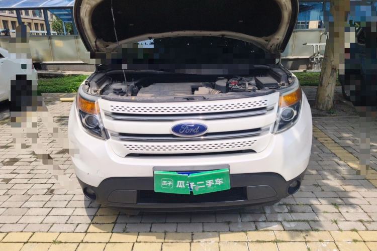 Used Ford Explorer 2013 3.5L Deluxe Model Engine Bay