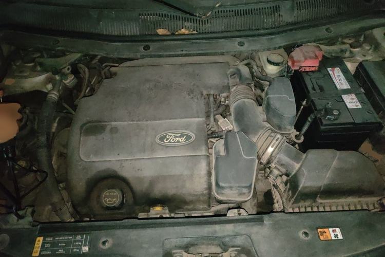 Used Ford Explorer 2013 3.5L Deluxe Model Engine Bay