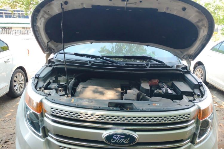 Used Ford Explorer 2013 3.5L Prestige Model Engine Bay