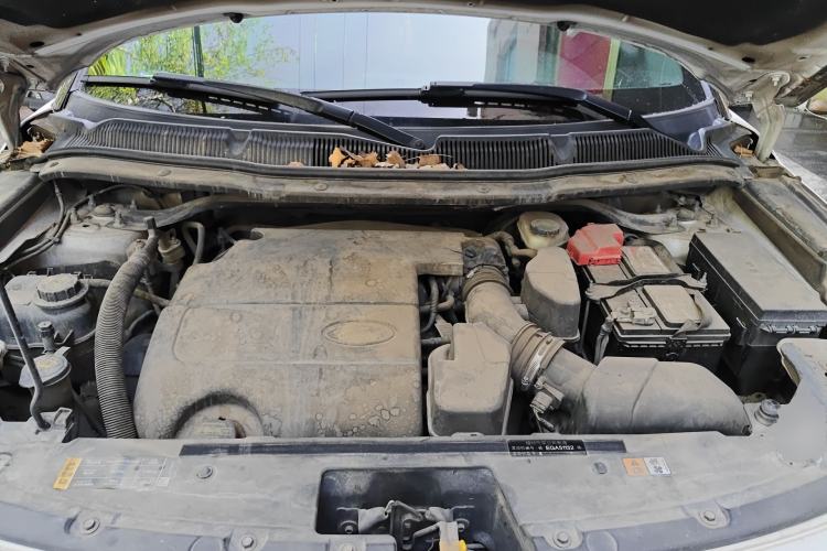Used Ford Explorer 2013 3.5L Deluxe Model Engine Bay