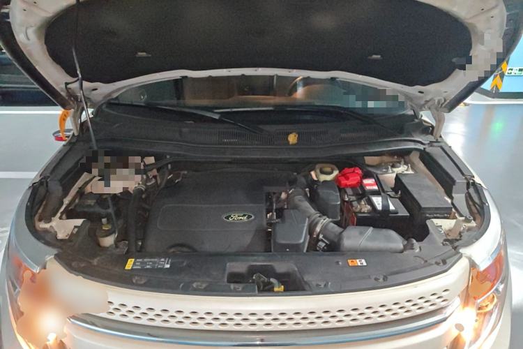 Used Ford Explorer 2013 3.5L Deluxe Model Engine Bay
