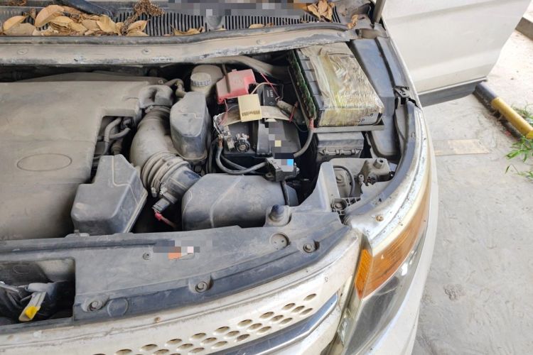 Used Ford Explorer 2013 3.5L Deluxe Model Engine Bay Left