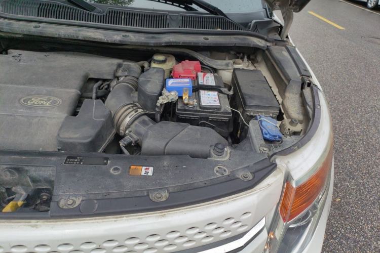 Used Ford Explorer 2013 3.5L Deluxe Model Engine Bay Left