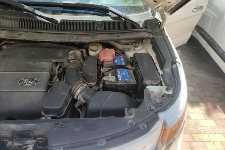 Used Ford Explorer 2013 3.5L Deluxe Model Engine Bay Left
