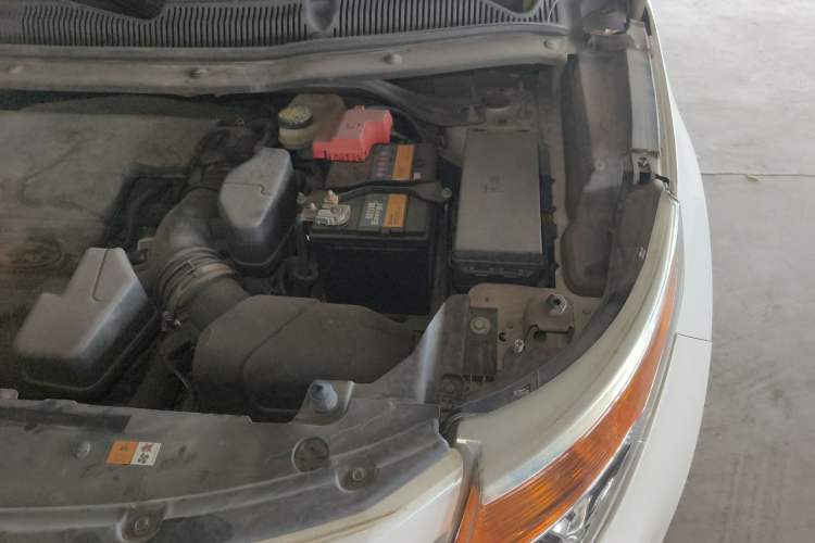 Used Ford Explorer 2013 3.5L Deluxe Model Engine Bay Left