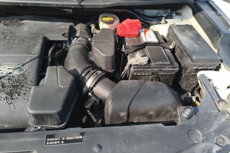 Used Ford Explorer 2013 3.5L Deluxe Model Engine Bay Left