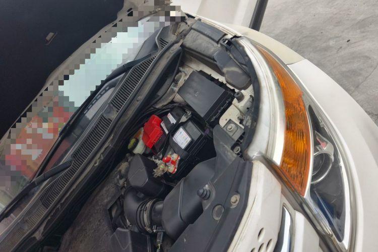Used Ford Explorer 2013 3.5L Deluxe Model Engine Bay Left