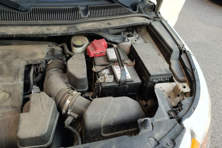 Used Ford Explorer 2013 3.5L Deluxe Model Engine Bay Left