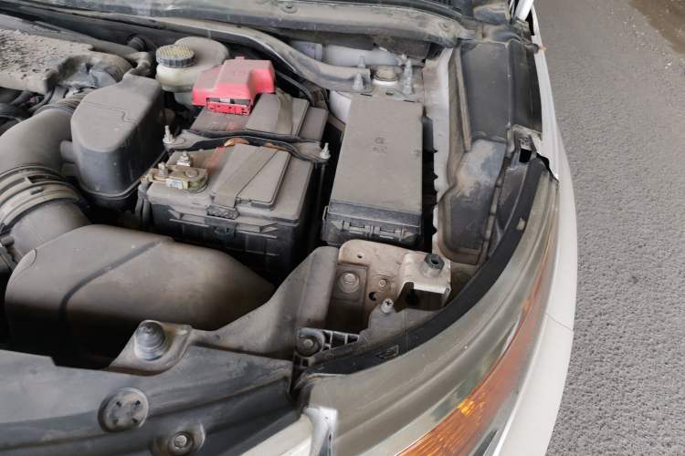 Used Ford Explorer 2013 3.5L Deluxe Model Engine Bay Left
