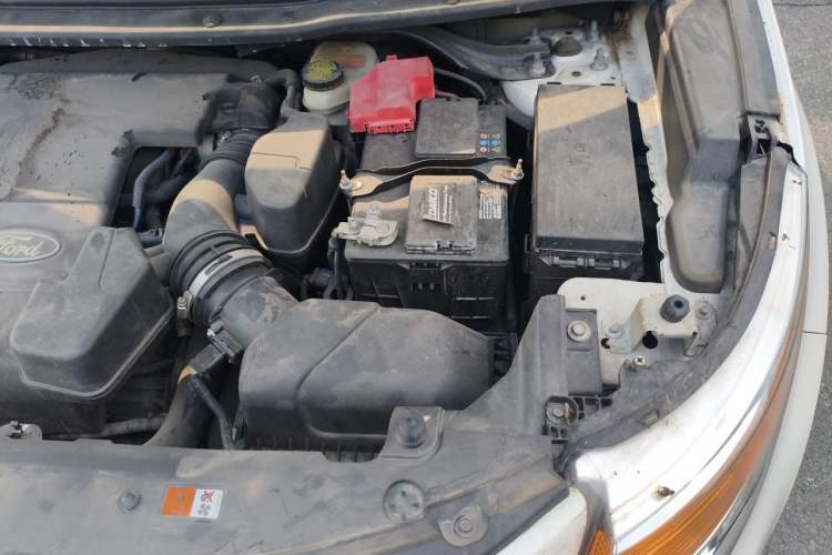 Used Ford Explorer 2013 3.5L Deluxe Model Engine Bay Left