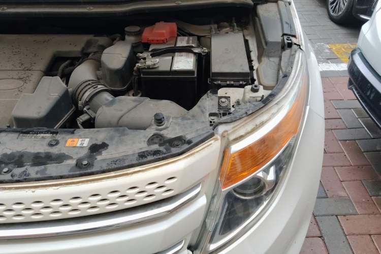 Used Ford Explorer 2013 3.5L Deluxe Model Engine Bay Left