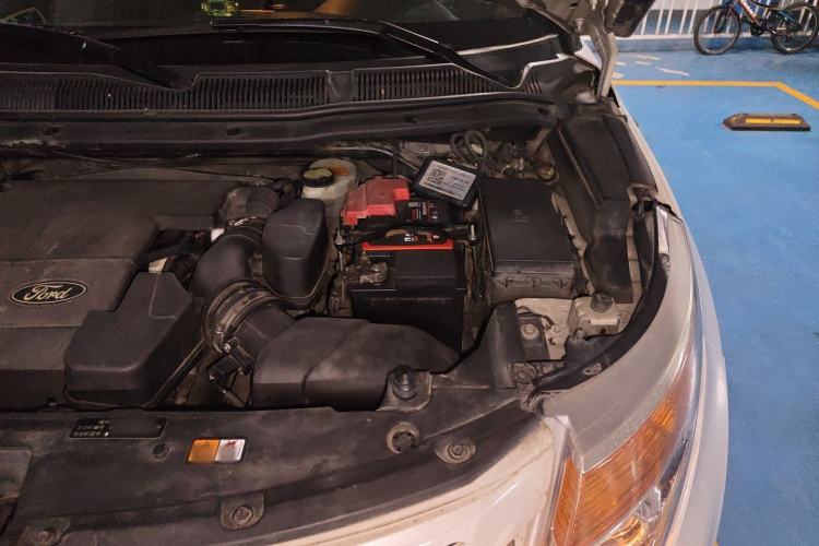 Used Ford Explorer 2013 3.5L Deluxe Model Engine Bay Left