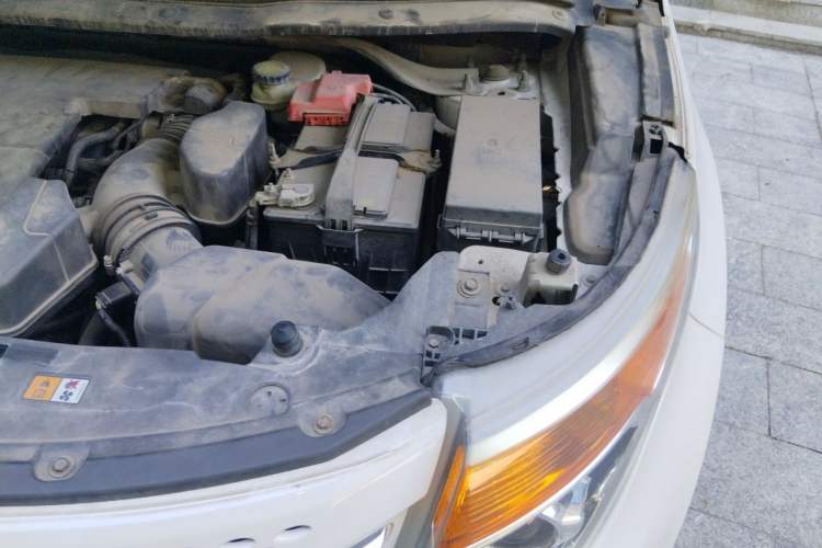 Used Ford Explorer 2013 3.5L Deluxe Model Engine Bay Left