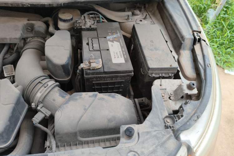 Used Ford Explorer 2013 3.5L Deluxe Model Engine Bay Left