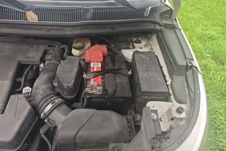 Used Ford Explorer 2013 3.5L Deluxe Model Engine Bay Left